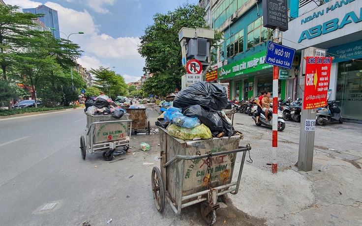 Hà Nội: Dân đã phân loại rác nhưng thu gom lại chung một xe
