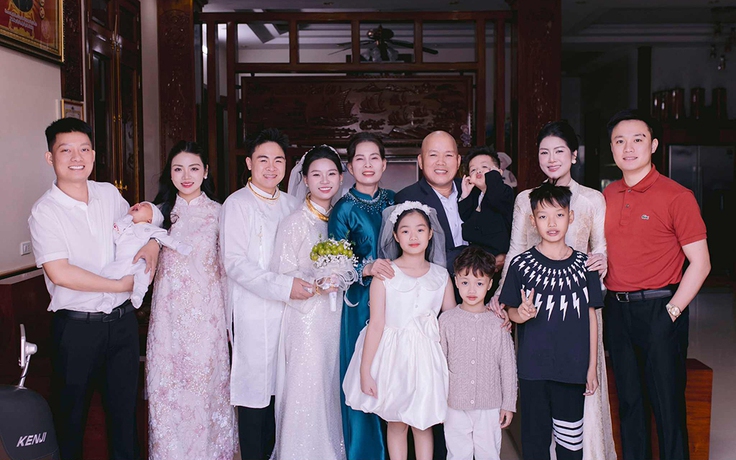 Gia đình đặc biệt với 4 cặp vợ chồng cùng tuổi