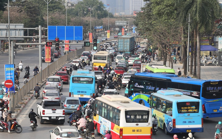 Chiều nay, các tuyến đường cửa ngõ và trong nội đô Hà Nội đều ùn ứ
