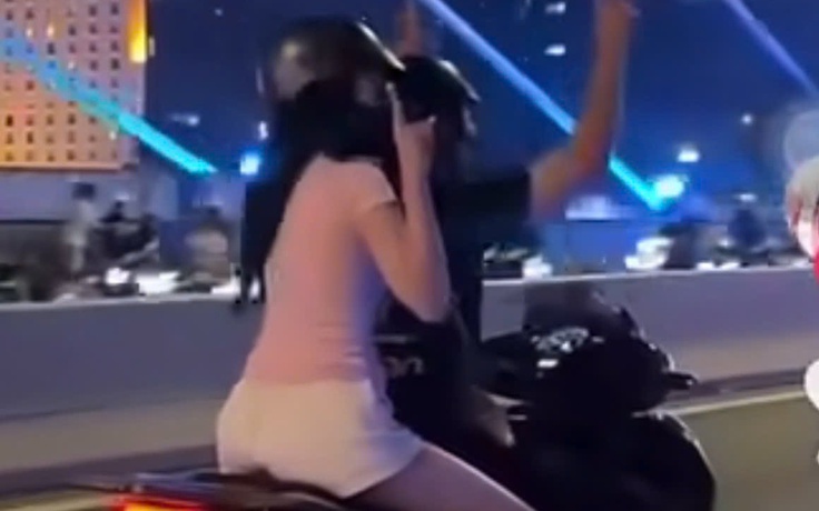 Xác minh clip chạy xe SH buông 2 tay trên cầu Ba Son, TP.HCM