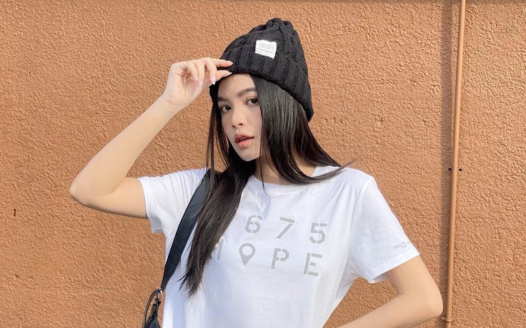 Mũ beanie và áo trắng: sự kết hợp ‘ngỡ không hợp mà hợp không tưởng’