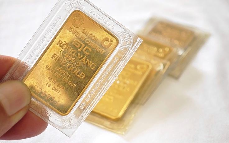 'Thót tim' với vàng