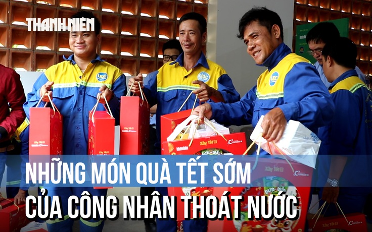 Công nhân thoát nước TP.HCM đón Tết sớm ngay tại nơi làm việc