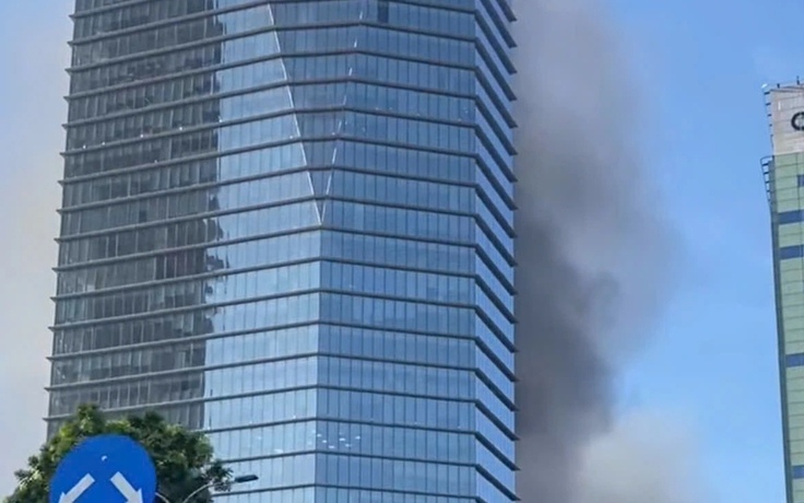 TP.HCM: Cháy sân thượng tòa nhà kinh doanh spa gần cầu Ba Son