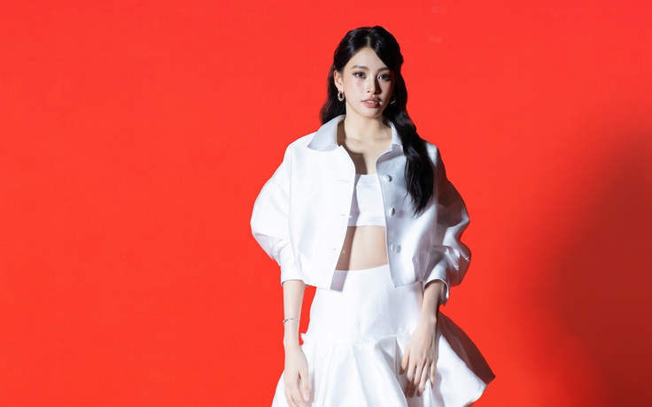 Dàn hoa hậu, á hậu đọ sắc tại thảm đỏ VUNGOC&SON