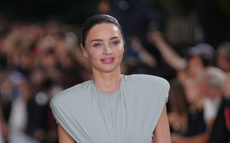 Cựu 'thiên thần nội y' Miranda Kerr trở lại sàn diễn sau hơn 9 năm Cựu 'thiên thần nội y' Miranda Kerr trở lại sàn diễn sau hơn 9 năm