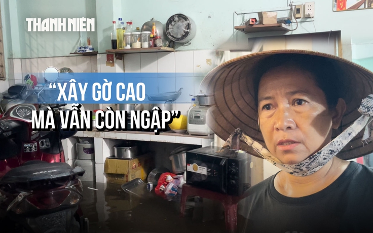 Buổi tối chật vật vì mưa lớn: Người kê bếp, người chắn cửa, người dắt xe qua dòng nước