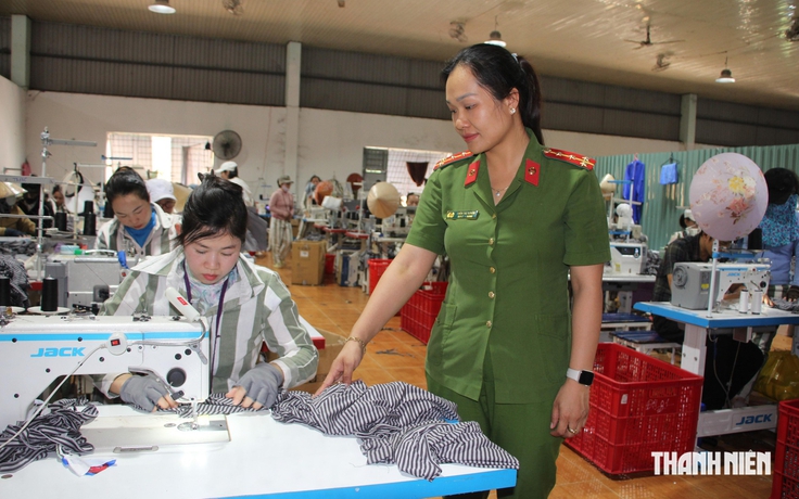 Từ sau song sắt Trại giam Gia Trung, những đôi tay học cách làm lại cuộc đời