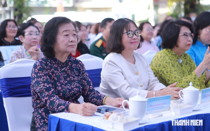 Nguyên Phó chủ tịch nước Trương Mỹ Hoa dự lễ phát động phong trào phụ nữ TP.HCM