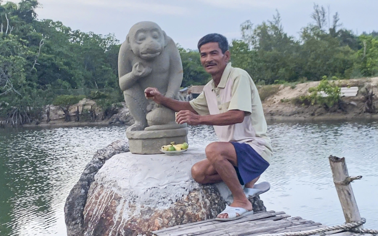 Giao nộp cổ vật tượng thần khỉ Hanuman quý hiếm, được thưởng và ý nghĩa đằng sau