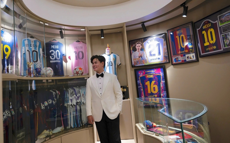 Chàng trai gây choáng khi chi gần 3 tỉ đồng sở hữu các vật phẩm của Messi