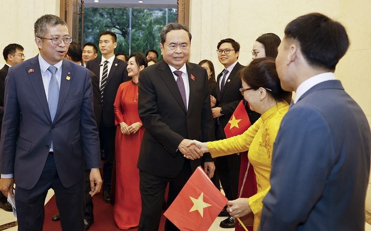 Chủ tịch Quốc hội Trần Thanh Mẫn gặp gỡ cộng đồng người Việt Nam tại Trung Quốc