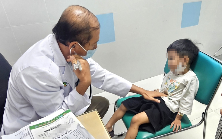 Trẻ sốt cao, ho nhiều: Bác sĩ lưu ý cách phòng cúm mùa