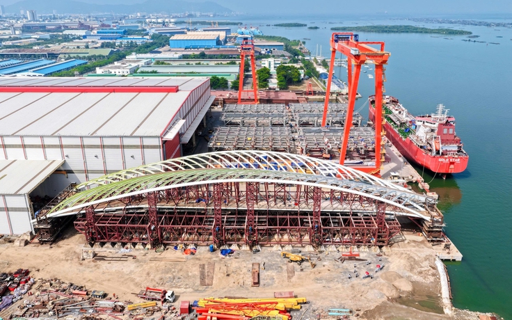 'Lá dừa nước' 1.400 tấn bắc qua sông Sài Gòn chính thức chốt ngày hợp long 'Lá dừa nước' 1.400 tấn bắc qua sông Sài Gòn chính thức chốt ngày hợp long
