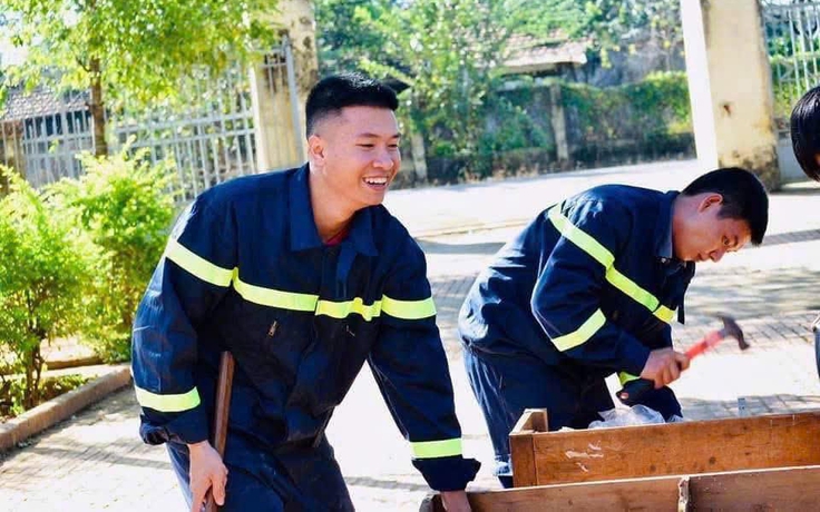 Phía sau lời hẹn cơm nhà