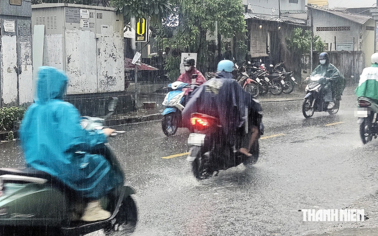 Mưa giông có sét: Bác sĩ chỉ cách tránh nguy hiểm, sơ cứu đúng cách