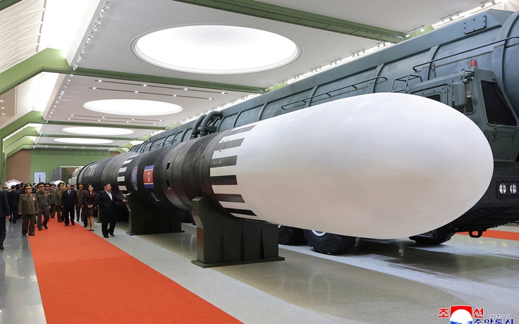 Ông Kim Jong-un thăm bảo tàng trưng bày tên lửa có tầm bắn đến Mỹ
