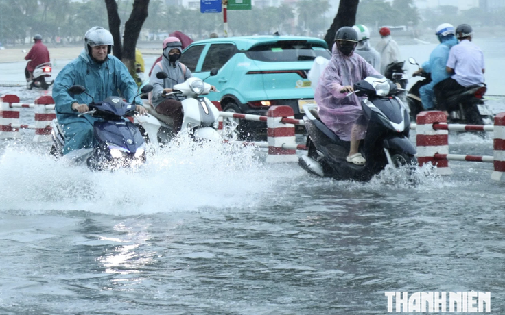 Dự báo thời tiết hôm nay 14.10: 5 tỉnh miền Trung hứng mưa lớn