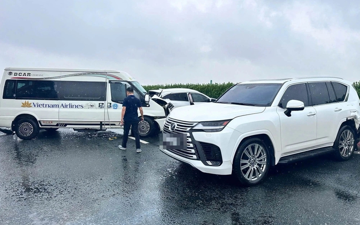 Ô tô va chạm nhẹ, không ai bị thương: Có được tự đưa xe vào lề?