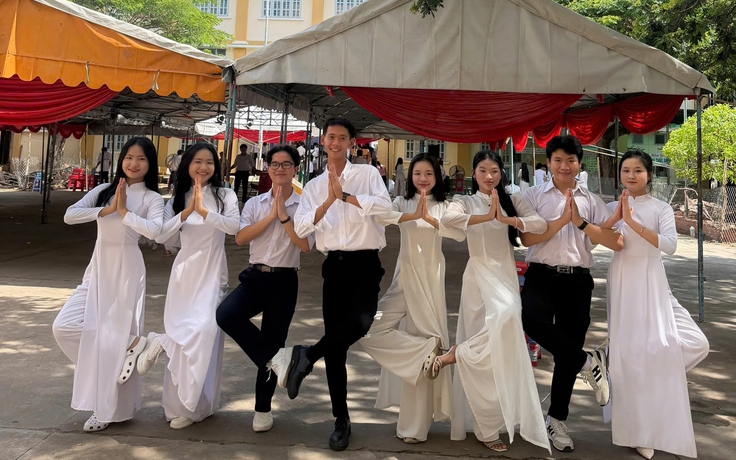 Thầy giáo thể chất hát 'dạy dỗ' học sinh không thuộc bài