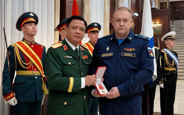 Việt Nam tặng huân chương cho 2 học viện quân sự của Nga