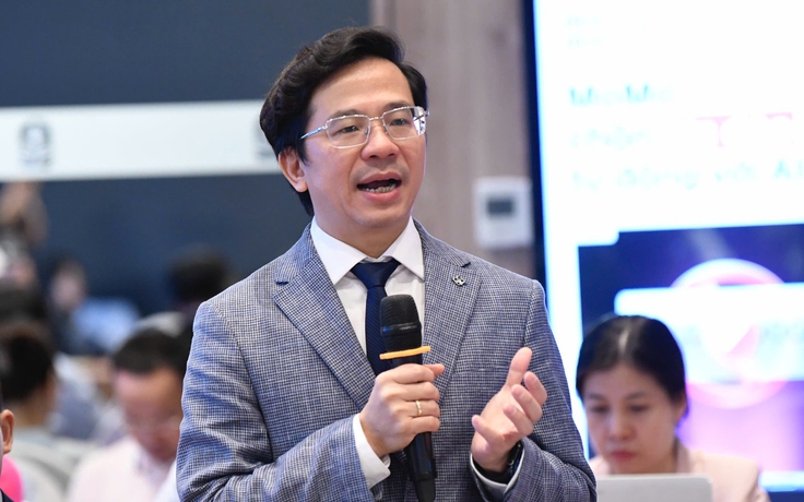 Bệnh nhân không phải xếp hàng thanh toán viện phí, quét mã QR ngay tại bàn bác sĩ