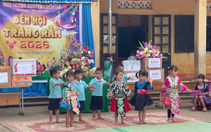 Những mùa trăng yêu thương nơi đất dốc
