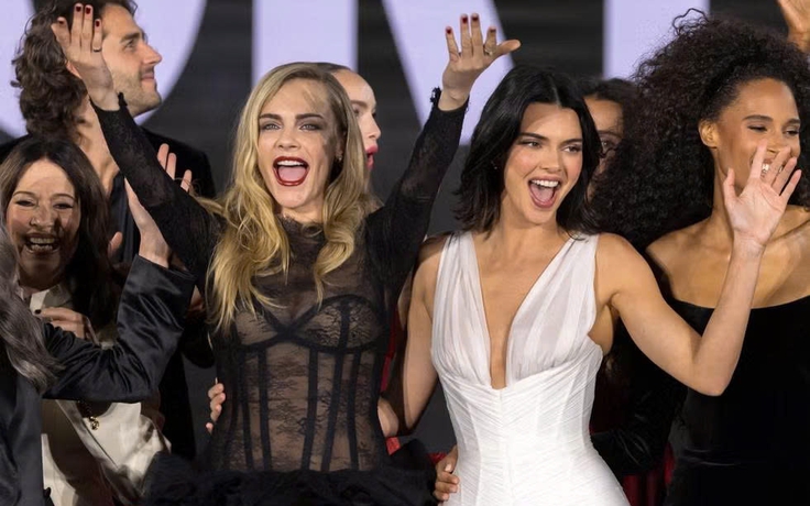 Kendall Jenner làm rõ mối quan hệ tình cảm với siêu mẫu Cara Delevingne