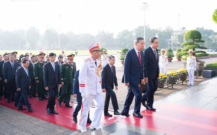 Lãnh đạo Đảng, Nhà nước và đại biểu Quốc hội vào Lăng viếng Chủ tịch Hồ Chí Minh