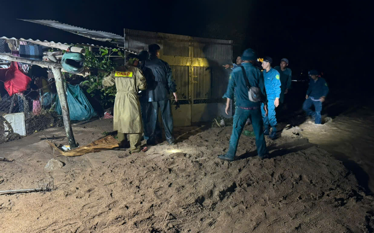 Lũ quét tràn vào nhà dân, quốc lộ 55 ở Lâm Đồng sạt lở 4 điểm