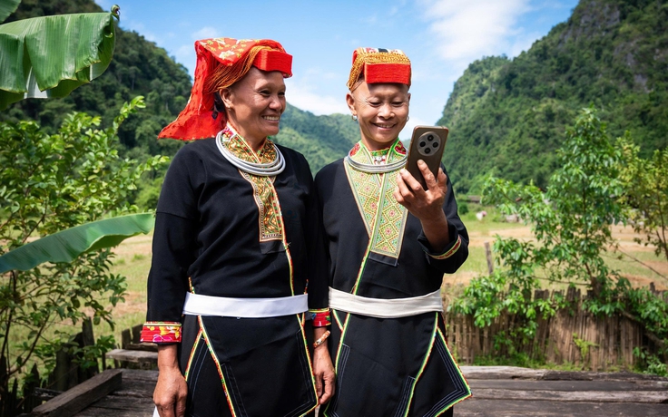 Tạm biệt cảnh ‘hứng sóng’ điện thoại nơi ‘bị bỏ quên giữa dòng chảy đô thị hóa’