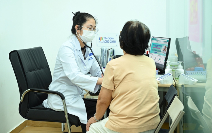 Người đã tiêm vắc xin não mô cầu có cần sử dụng kháng sinh dự phòng không?