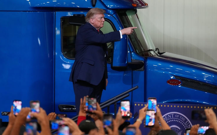 Ông Trump dọa cấm xuất khẩu dầu diesel, thế giới báo động