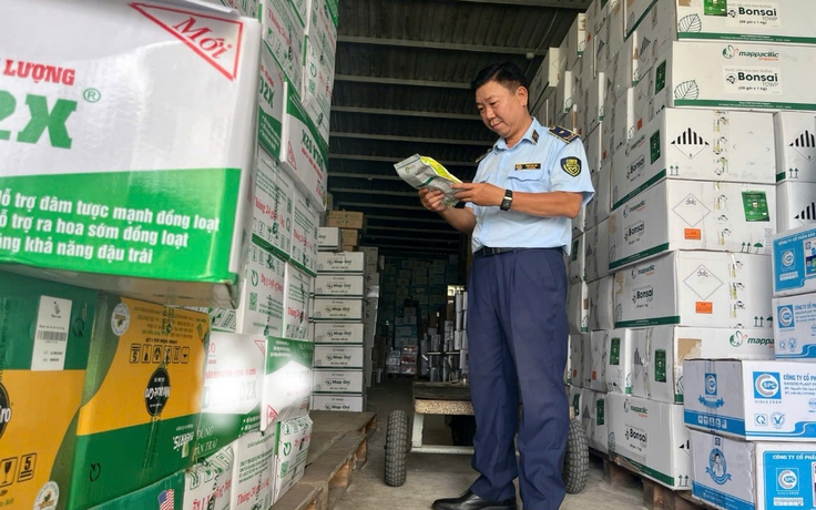 Quản lý thị trường Đồng Tháp phạt tiền doanh nghiệp bán phân bón ghi nhãn sai