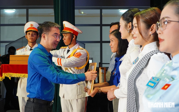 ‘Tiếp lửa’ thanh niên quân đội đam mê tuyên truyền