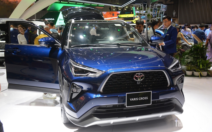 Ồ ạt giảm giá, xe Toyota nhập khẩu về Việt Nam hút khách mua