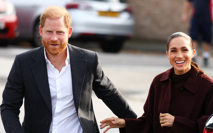 Sau nhiều năm bất hòa, Vương tử Harry muốn làm lành với Vua Charles và anh trai