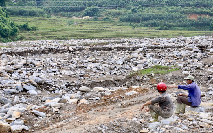 50 ha ruộng bị đất đá vùi lấp 2 năm chưa thể khắc phục vì 'quy trình’?