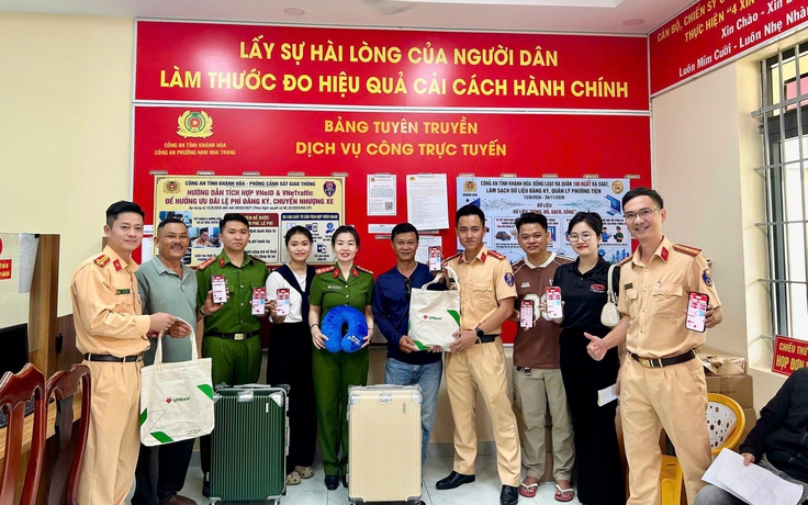 Khánh Hòa tặng quà người dân làm thủ tục sang tên, thu hồi đăng ký xe