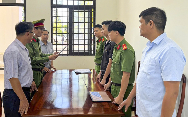 Uống rượu bia rồi lái ô tô tông công nhân vệ sinh, tài xế bị bắt giam