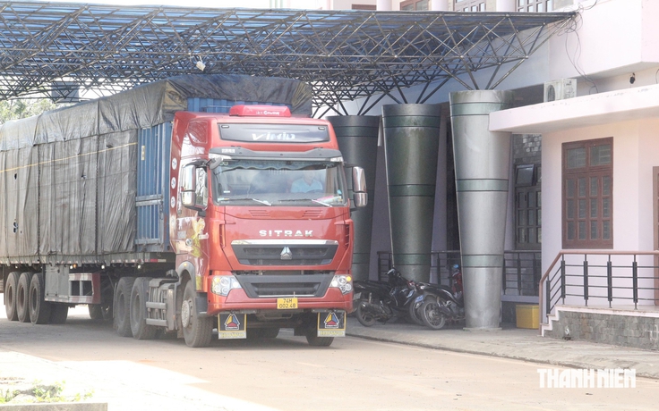 Cấm xe tải lớn trên quốc lộ 14D: Đà Nẵng và Lào tìm cách gỡ khó vận chuyển hàng hóa