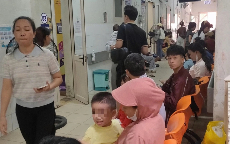 Bệnh nhi nhập viện tăng mạnh ở Huế, cảnh báo trẻ sốt cao khó hạ