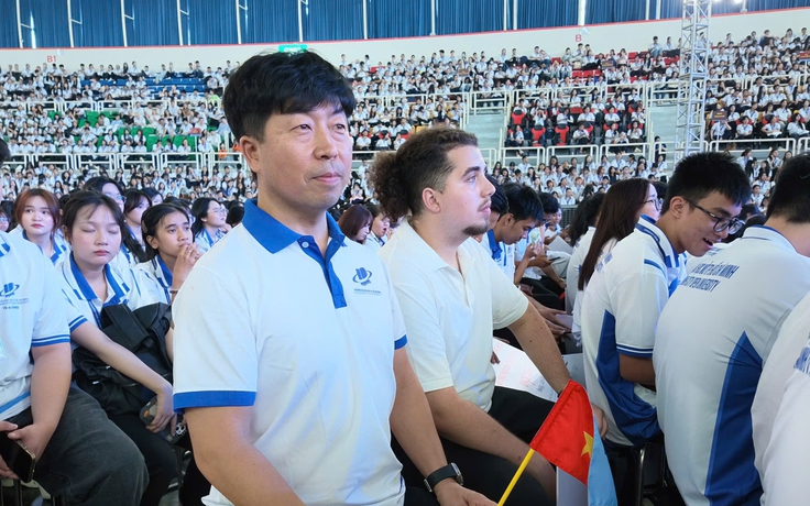 Người đàn ông Hàn Quốc 52 tuổi đến Việt Nam học thạc sĩ