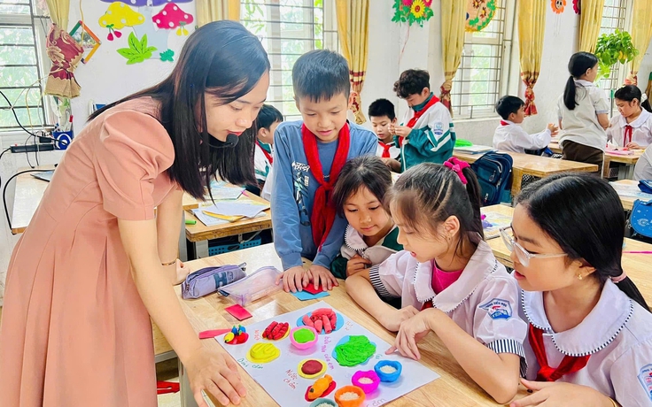 Hàng trăm giáo viên mòn mỏi chờ chuyển hạng