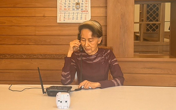 Bà Aung San Suu Kyi lần đầu được gọi điện với con trai sau 5 năm
