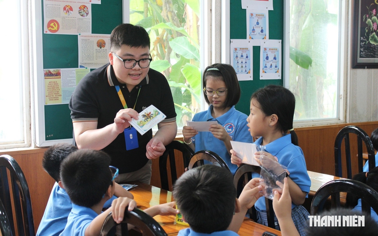 Trường học TP.HCM mời phụ huynh vào xem giờ tiếng Anh mở