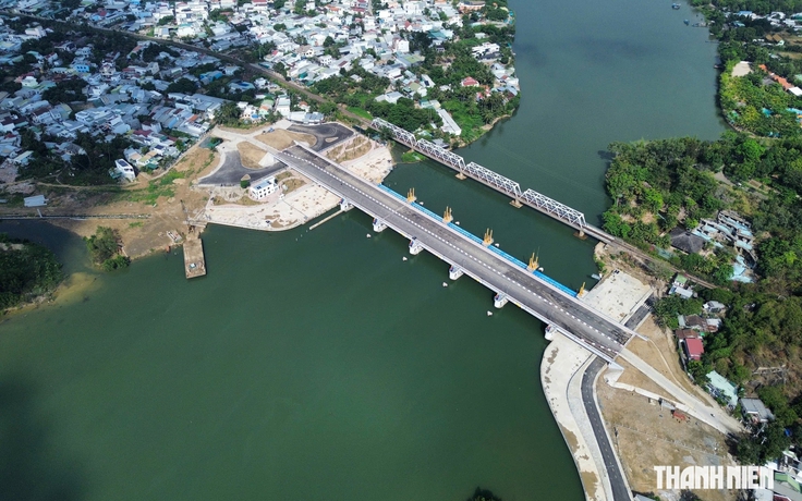 Vận hành đập ngăn mặn sông Cái Nha Trang gây ngập nhà cửa, ruộng vườn của dân