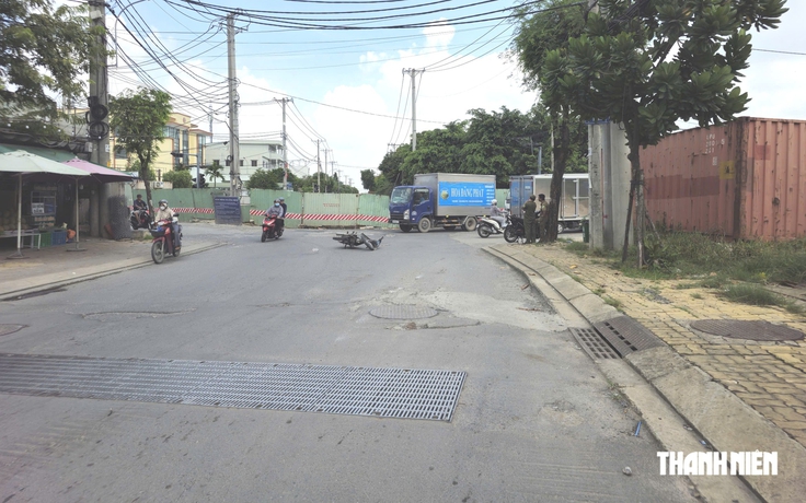 Truy tìm người mặc áo xe ôm công nghệ đuổi đánh 2 thanh niên giữa đường