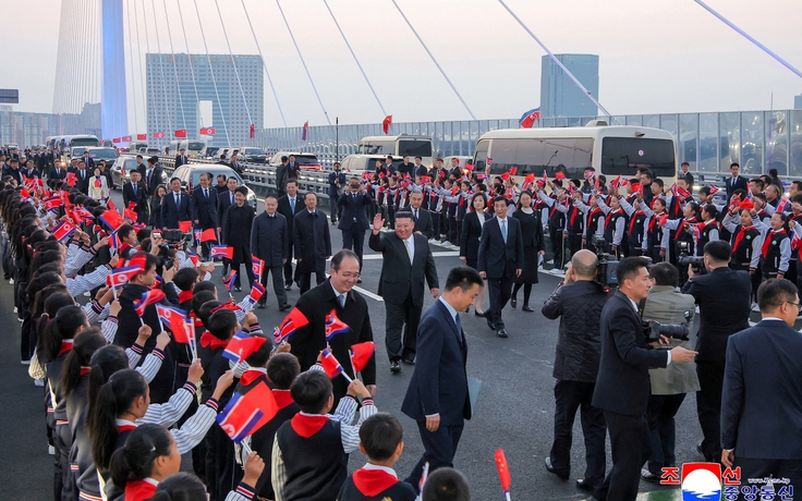 Ông Kim Jong-un nói gì khi thăm đài tưởng niệm ở Trung Quốc? Ông Kim Jong-un nói gì khi thăm đài tưởng niệm ở Trung Quốc?