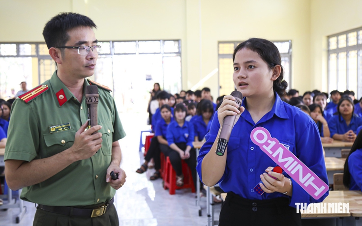 Giúp học sinh nhận diện những cạm bẫy trên không gian mạng Giúp học sinh nhận diện những cạm bẫy trên không gian mạng